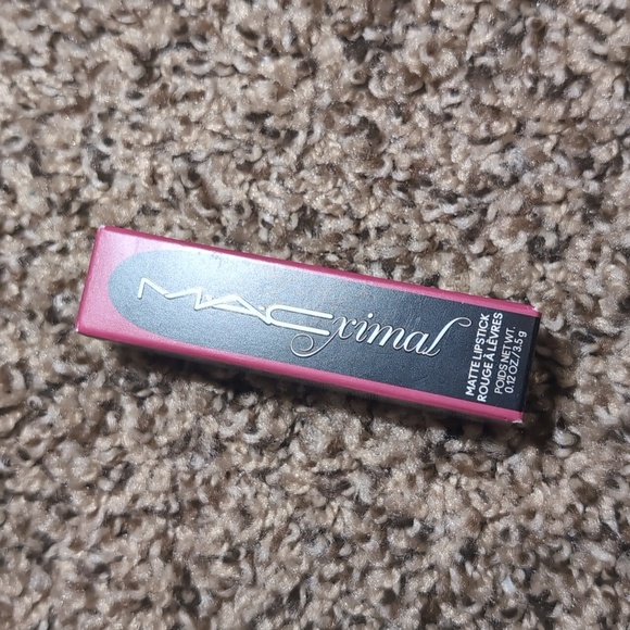 NEW! MAC Maximal Lipstick - Picture 5 of 8